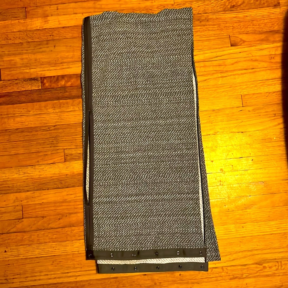 lululemon gray houndstooth vinyasa scarf